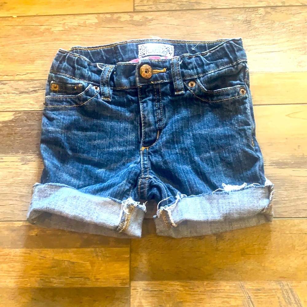 Cutoff Jean shorts, says sz 6 but more like a 5